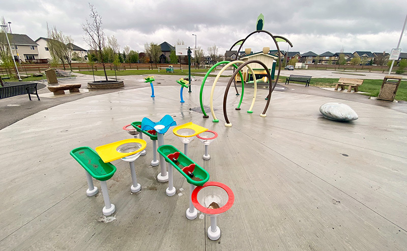 spray pad with water toys