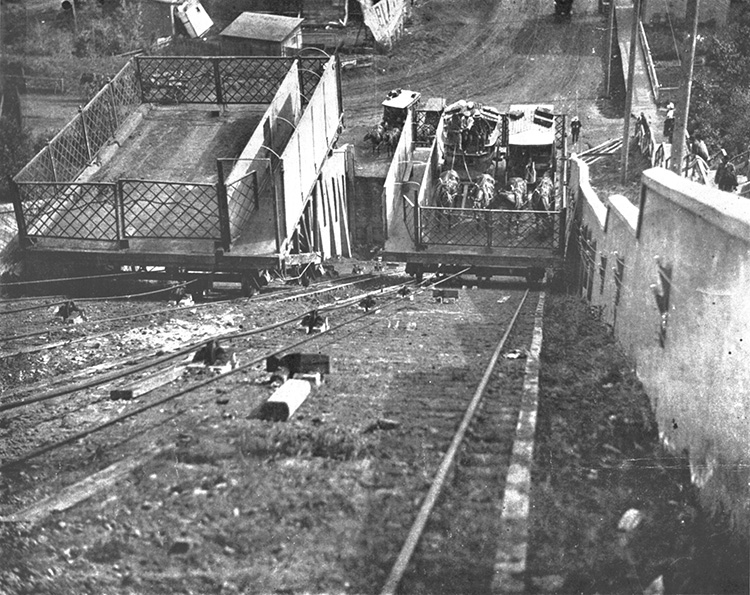 Black and white photo of the Incline Railway in operation.