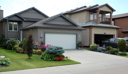 Front Yards in Bloom tiny yard example