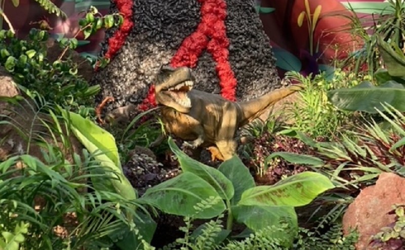 dinosaur in plant