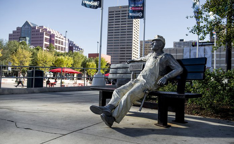 Lunchbreak by John Seward Johnson