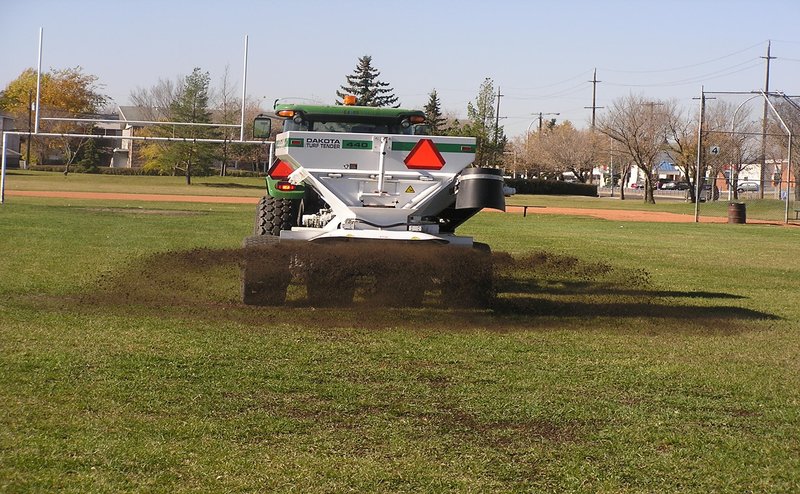 RSZ Dakota Topdresser