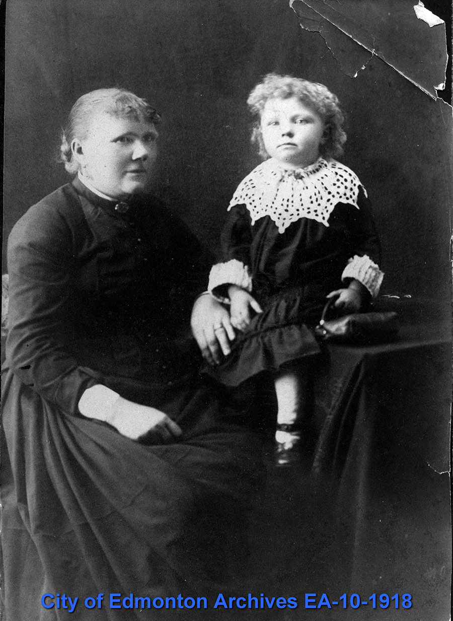 Mary and daughter Ellie Sache