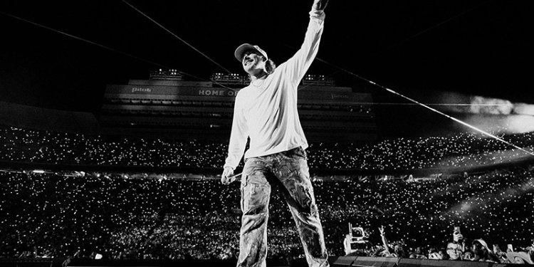 Morgan Wallen on stage