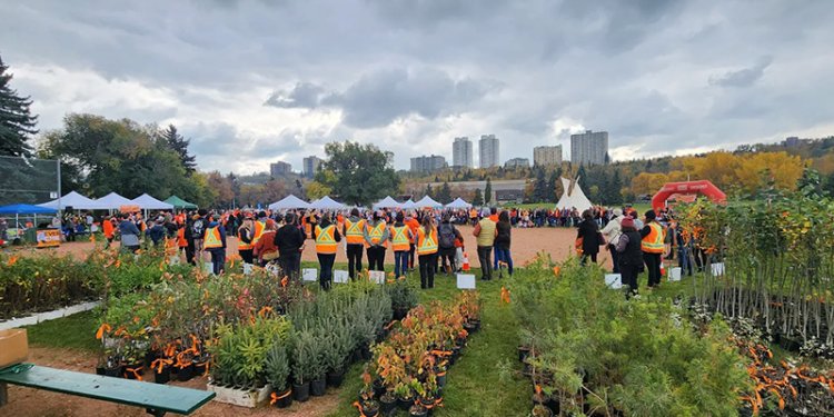 Tree and Shrub Giveaway Event for National Day for Truth & Reconciliation 2023