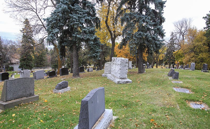 mount pleasant cemetery with headstones