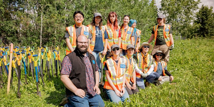 Group photo of Root for Trees volunteers in a plating location