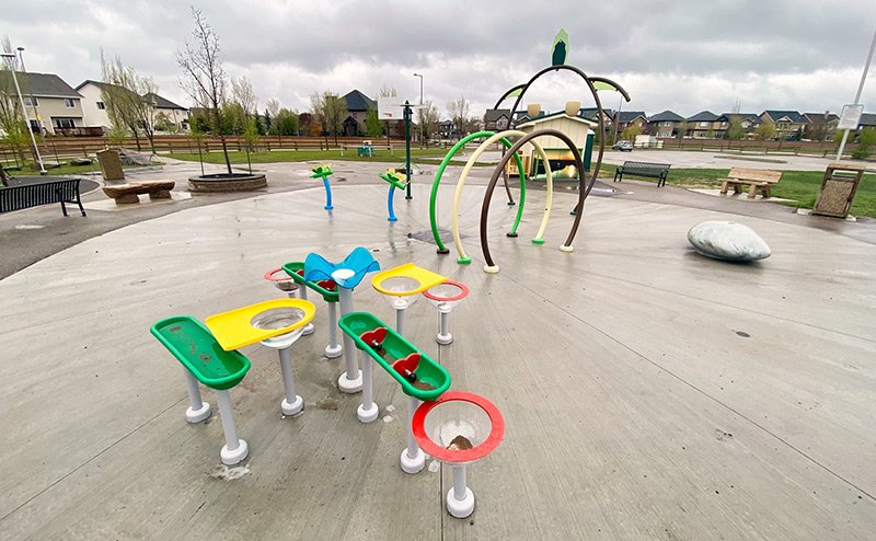 spray pad with water toys